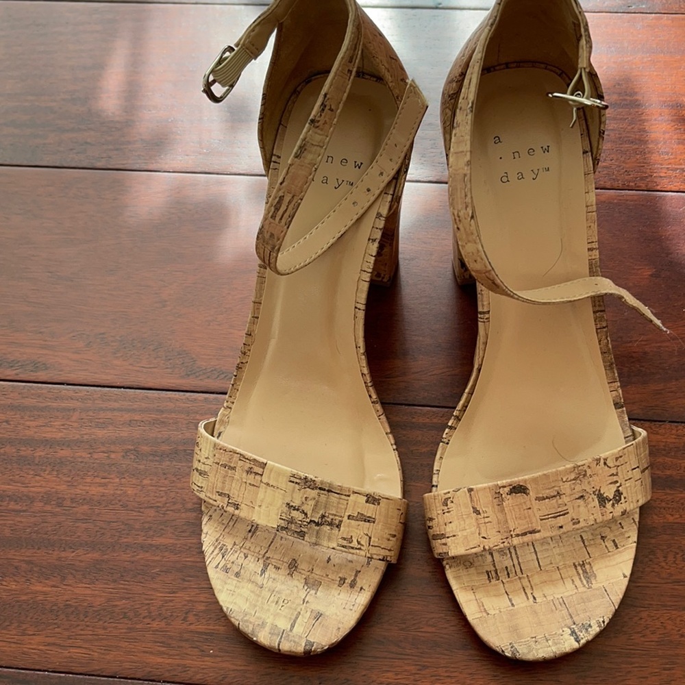 a.new day TM brand.size 7/5 . Color cream & brown
